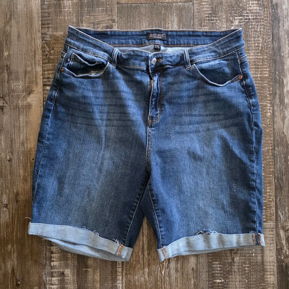 Judy Blue Woman's Cuffed Hem Jean Shorts Size 3XL - Picture 3 of 8